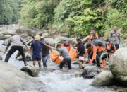 Geger! Ada Mayat Membusuk di Pinggir Sungai, Identitasnya Tak Diketahui, Dievakuasi ke RS Bhayangkara
