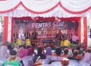 Pelajar Padang Panjang Hidupkan Musik Tradisional di Pentas Seni Pasar Baru