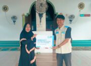 YBM PLN UIP Sumbagteng Salurkan Bantuan Peralatan Mengaji dan Kafalah Guru TPA Al Ghazali