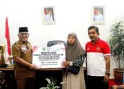 Untuk Tiga Ahli Waris Korban Bencana, Pemkab Pasbar Salurkan Santunan Kemensos Rp45 Juta