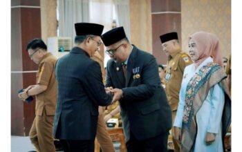 Pemkab Solsel Lantik Kembali Syamsurizaldi Sebagai Sekretaris Daerah