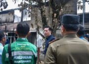 Riyanda Serahkan Bantuan Korban Kebakaran Sikalang