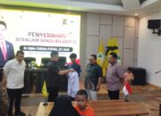 Wakil Ketua DPRD Sumbar, Iqra Chissa Bagi-bagi Seragam dan Tas Sekolah Gratis