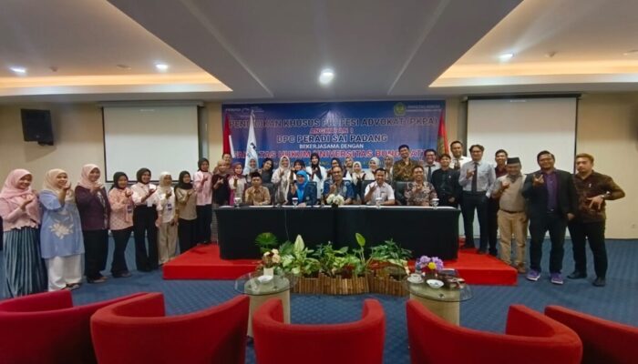 27 Calon Advokat Selesaikan PKPA Angkatan I DPC Peradi SAI Padang