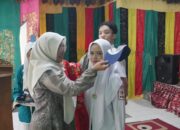 123 Siswa Baru SMPN 11 Padang Terima 6 Stel Seragam Gratis
