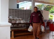 6.000 Paket Nasi Bungkus Dibagikan, Tim BPBD, Damkar, DLH Bersihkan Gunung Sariak dan Lapau Munggu