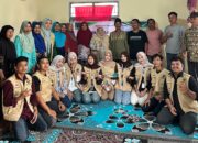 Dosen dan Mahasiswa Unitas Padang Bekali Petani Batu Bajanjang Solok Cara Mengolah Bawang Merah