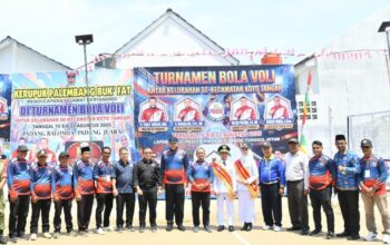 Buka Turnamen Voli Koto Tangah, Fadly Amran Dorong Program Padang Balomba