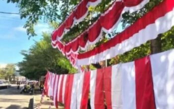 Pemkab Solsel Distribusikan Ribuan Bendera Merah Putih ke Nagari