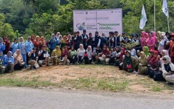 PT Antam Resourcindo Tanam 100 Pohon di Kawasan Kandi