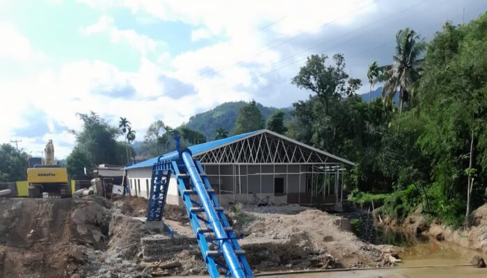Perumda Air Minum Tertibkan Pipa di Jembatan Kampung Tanjung, Wilayah Kuranji Berpotensi Alami Gangguan Air Bersih