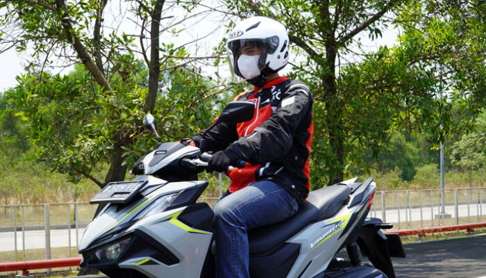 Tips Berkendara Tetap Nyaman Saat Hujan Abu dan Asap