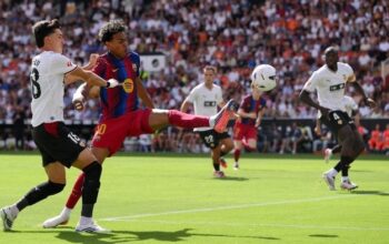 Barcelona Menggila di Mestalla, Valencia Dihajar 5-0! Yamal Cetak Brace