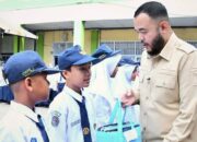 103 Siswa SMPN 3 Padang Terima Seragam Sekolah Gratis