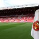 Manchester United Jual Potongan Rumput Old Trafford untuk Para Pendukung Klub