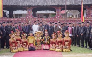 Bupati Solok Kukuhkan Ketua KAN Sulit Air, Tekankan Persatuan dan Penguatan Adat