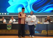Evaluasi SAKIP, Gubernur Berikan Penghargaan OPD Peraih Predikat A