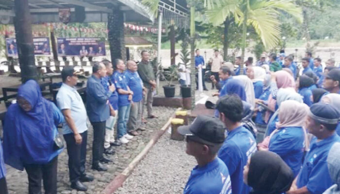 Kukuhkan DPRt di Dapil V, Ketua DPC Sabar AS Ajak Kader Menumbuhkan Kecintaan pada Demokrat