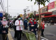 Lindungi Warga dari Paparan Asap, PMI Bersama BPBD dan Dinkes Bagikan Masker