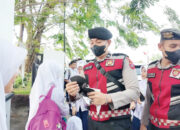 Udara Padang Memburuk, Kapolresta Turun Jalan Bagikan Masker Gratis