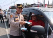 Antisipasi Dampak Kabut Asap Karhutla, Polres Pasaman Barat Turun ke Jalan Bagikan Masker