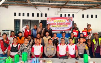 Polres Pessel Bersama Komunitas Ojek, Berbagi Sembako pada Jumat Barokah