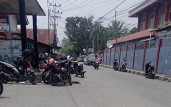 Warga Keluhkan Parkir Liar di RSUD Painan
