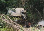 Rem Blong, Truk Boks Terjun ke Jurang Silaing Bawah, Sopir dan Penumpang Luka-Luka