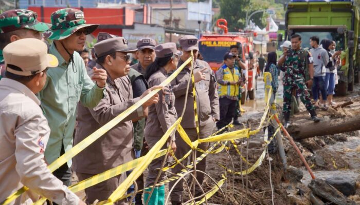 Kajati Sumbar Tinjau Lokasi Banjir Bandang di Solok