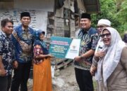 Wali Kota Pariaman Letakkan Batu Pertama RTLH, Lansia Dastri Marni Terima Bantuan Rp20 Juta
