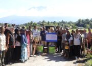 BRI Padang Panjang Serahkan Bantuan Alat Pertanian kepada Masyarakat Kayu Tanam
