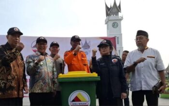 Wujudkan Kota Bersih, Pemko Bukittinggi Terima Bantuan 50 Tong Sampah dari Gebu Minang