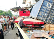 Truk Kontainer Tabrak 3 Rumah, Kernet Tewas di Tempat, Diduga Mengalami Rem Blong