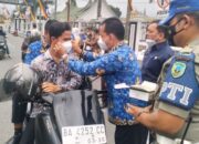 Pemkab Pasaman dan Forkopimda Turun Langsung, 2.500 Masker Gratis Dibagikan pada Warga