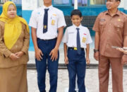 Aksi Heroik Saat Upacara HUT RI, Dua Siswa SMPN 3 Padang Terima Beasiswa