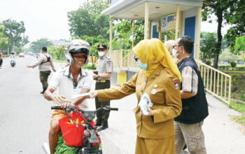 AQI Tembus 350, Langit Kota Padang Memutih, Upacara Sekolah Ditiadakan, BPBD Bagi 11.000 Masker Gratis!