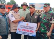 Pemko Solok Peduli Korban Galodo Arosuka, Wako Ramadhani Serahkan Bantuan Uang Tunai Rp100 Juta