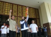 Api Kirab Porprov XVI Tiba di Balai Kota Padang, Fadly Amran Beri Sinyal Padang Siap Jadi Tuan Rumah