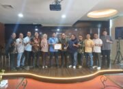 DPC Peradi SAI Padang Anugerahi Bupati Kepulauan Mentawai sebagai Advokat Inspiratif